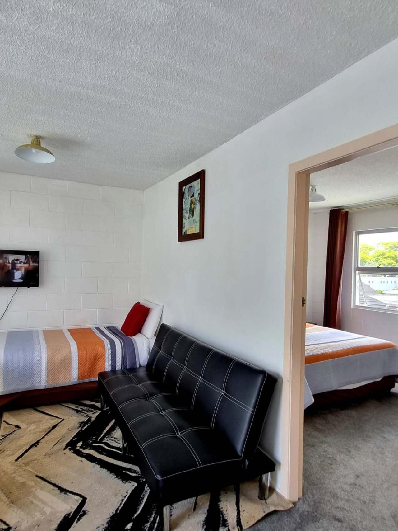 Cedar Lodge Motel Hamilton Buitenkant foto