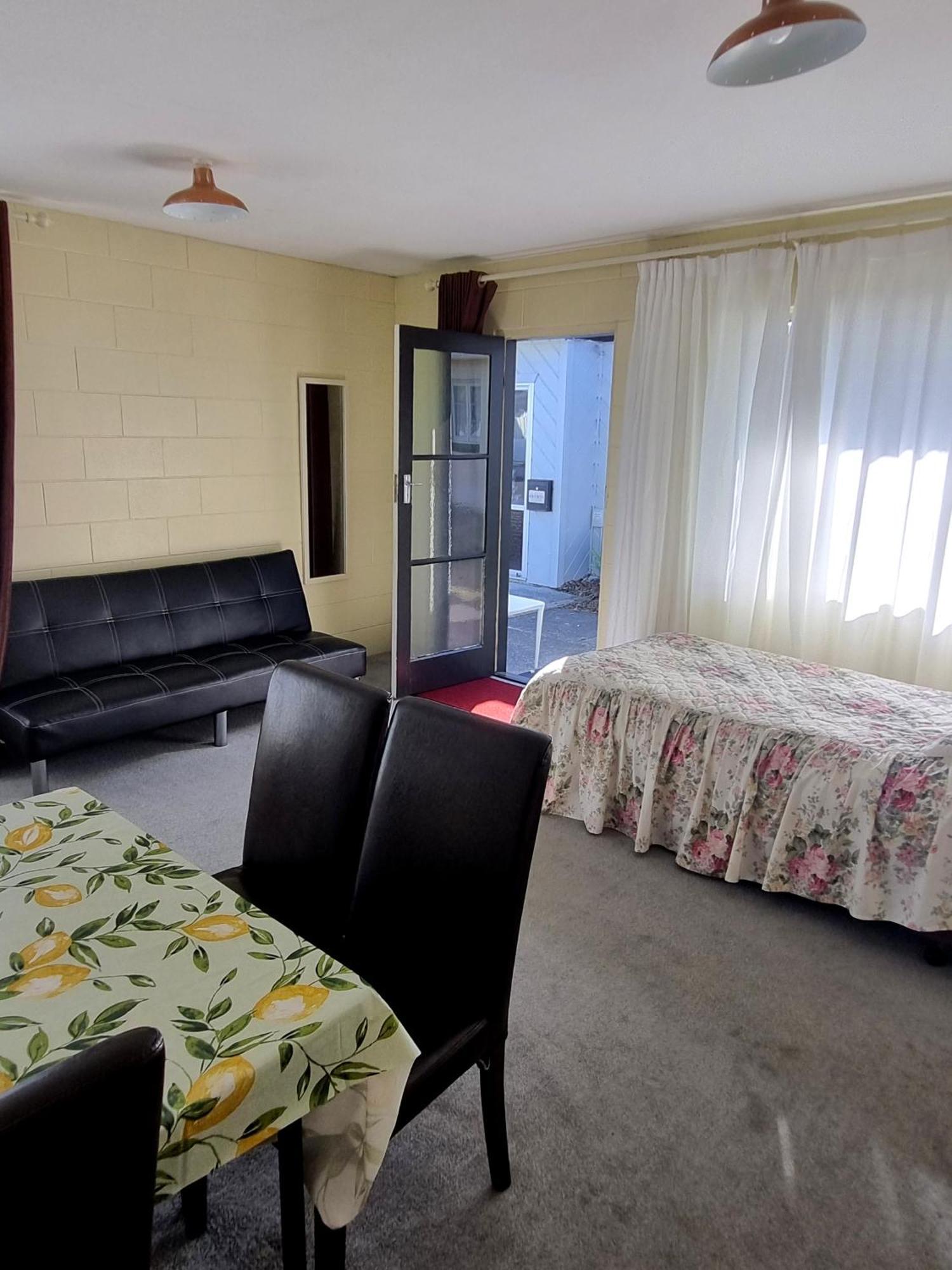 Cedar Lodge Motel Hamilton Buitenkant foto